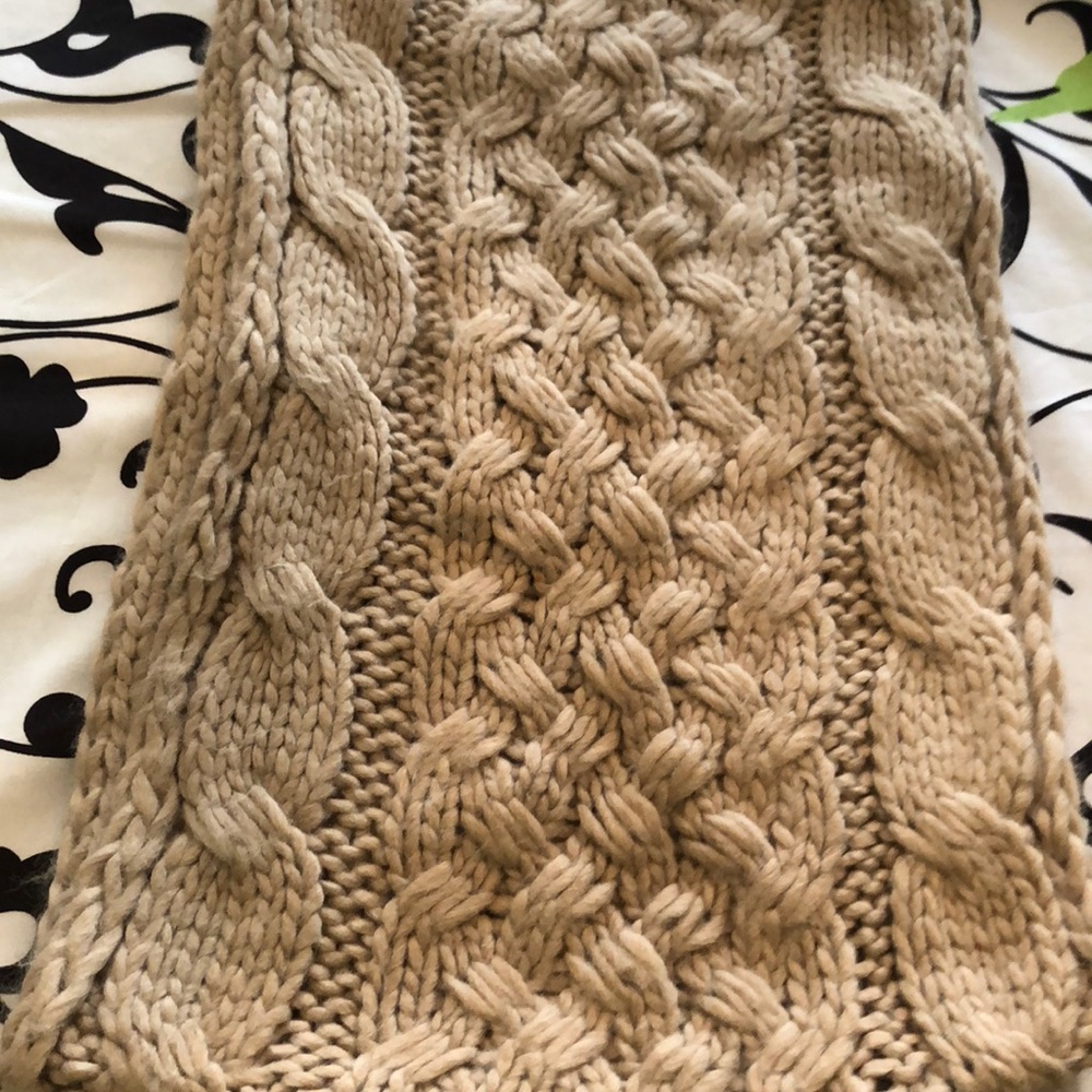 Old navy shirt size M and scarf - Picture 7 of 7